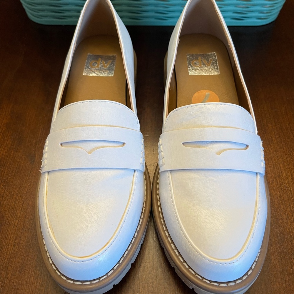 DV by Dolce Vita White and Tan Flats with Textured Leather and Slip-On Design - Picture 4 of 8